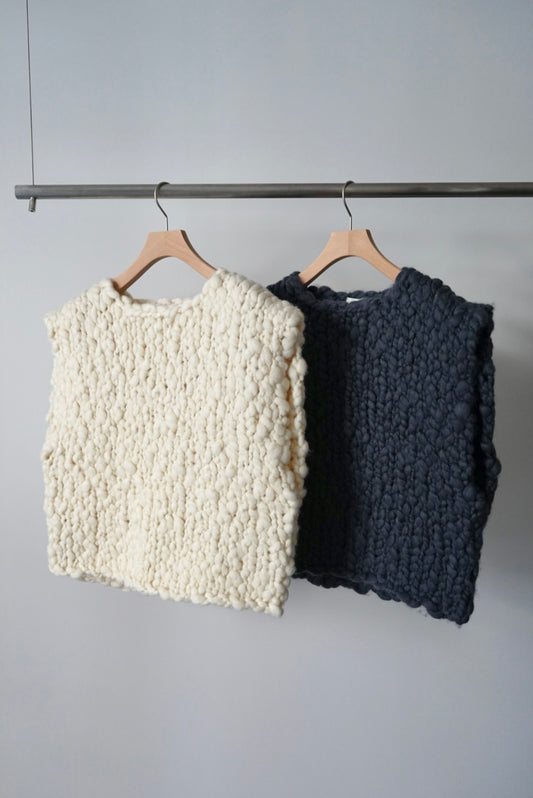 【HAKUJI】Hand-knitted vest