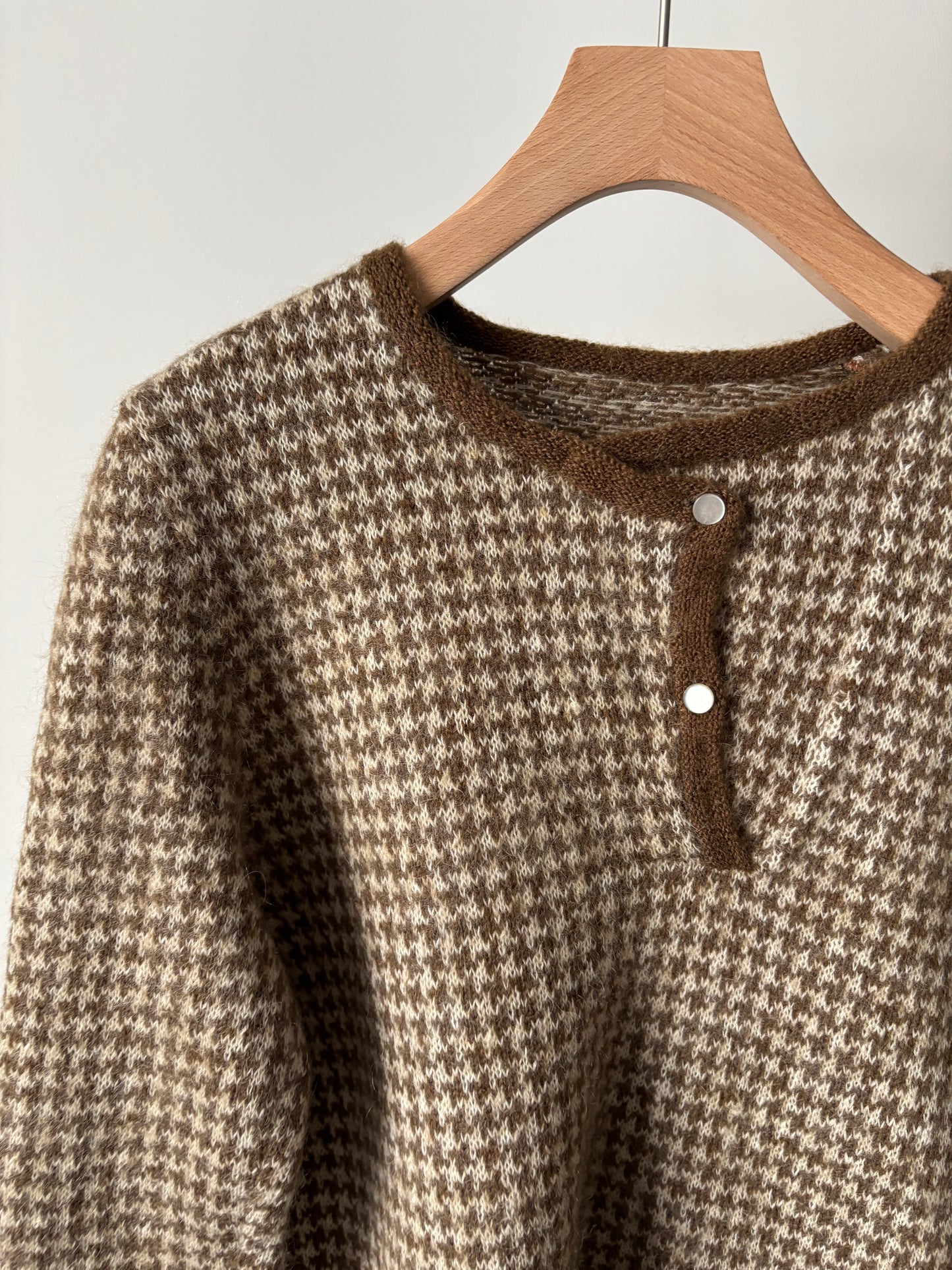 Houndstooth design knit