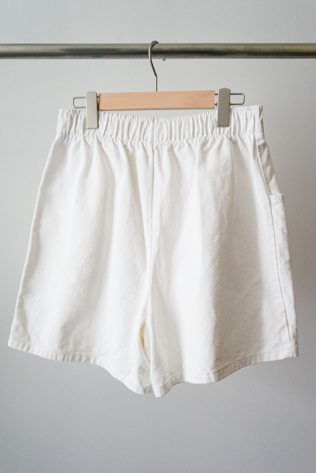 White easy short pant