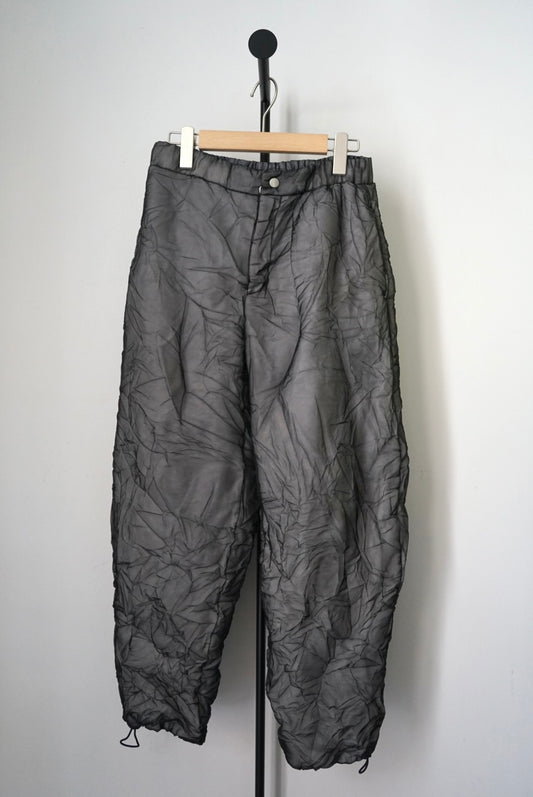 【DSCHUNGEL.】Crinkled organza padded pants -black × black-