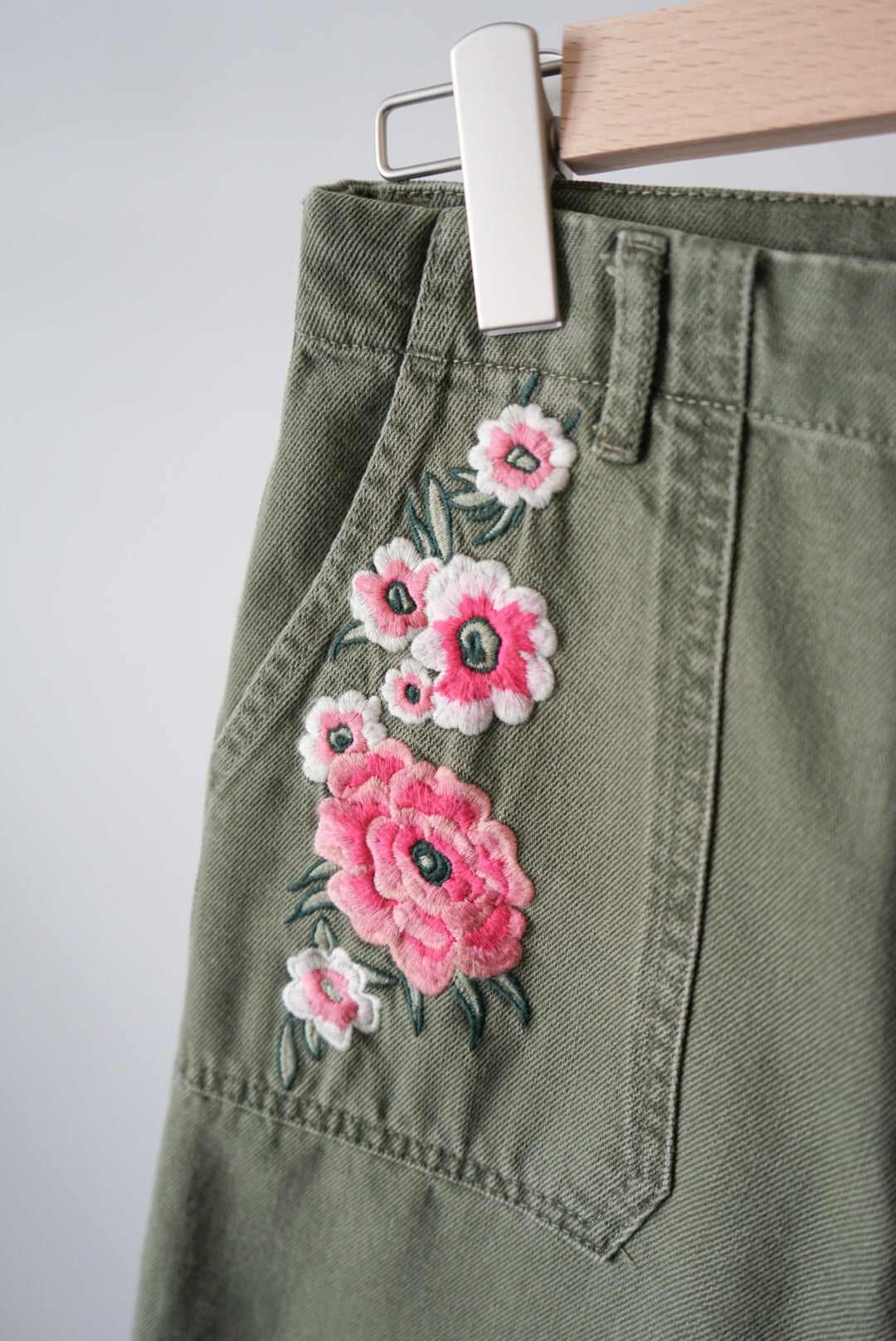 Flower embroidery pant