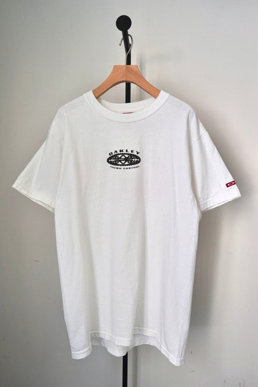 90's "OAKLEY crowd control" tee