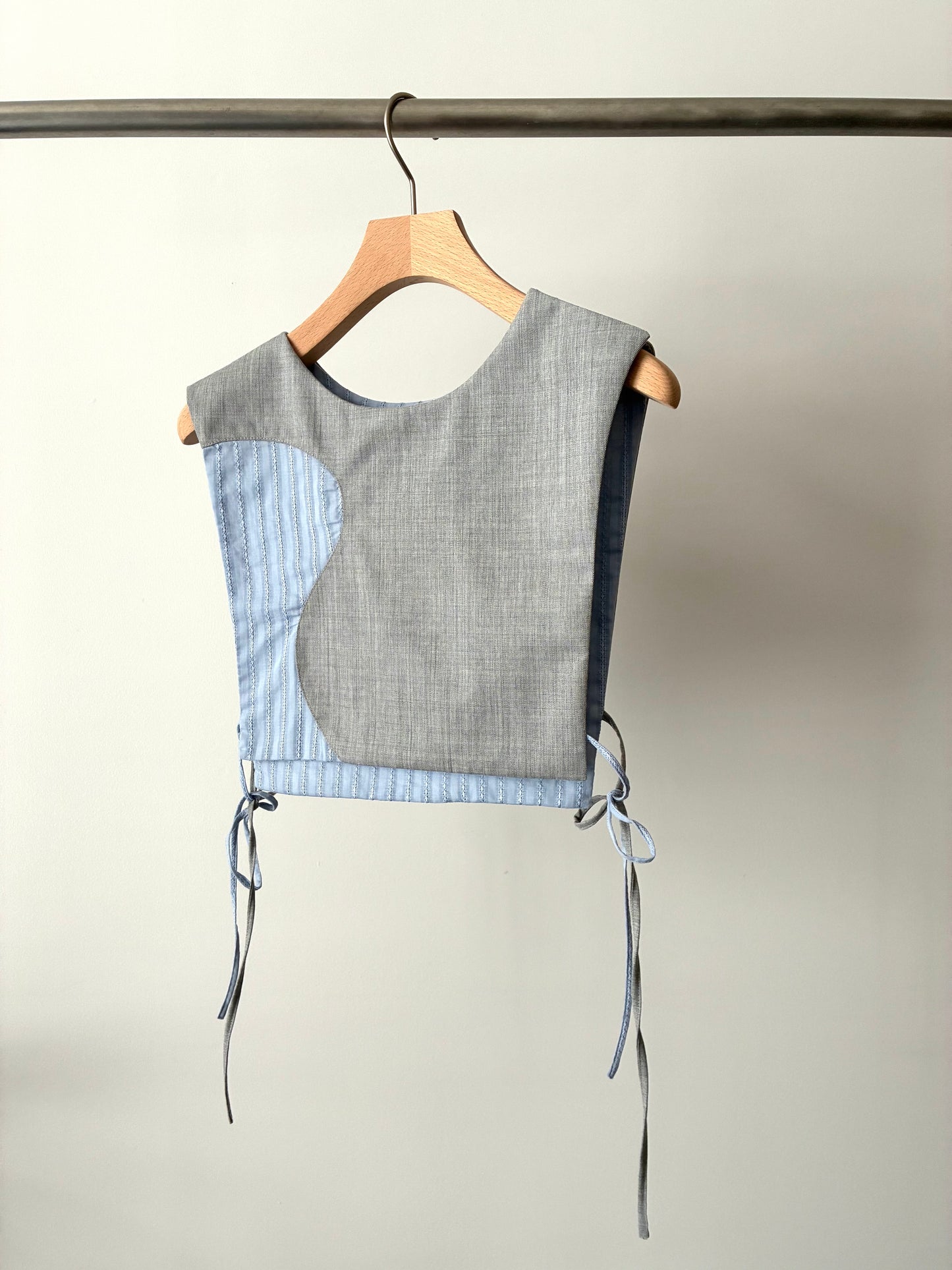 "LOOT" wave layered vest
