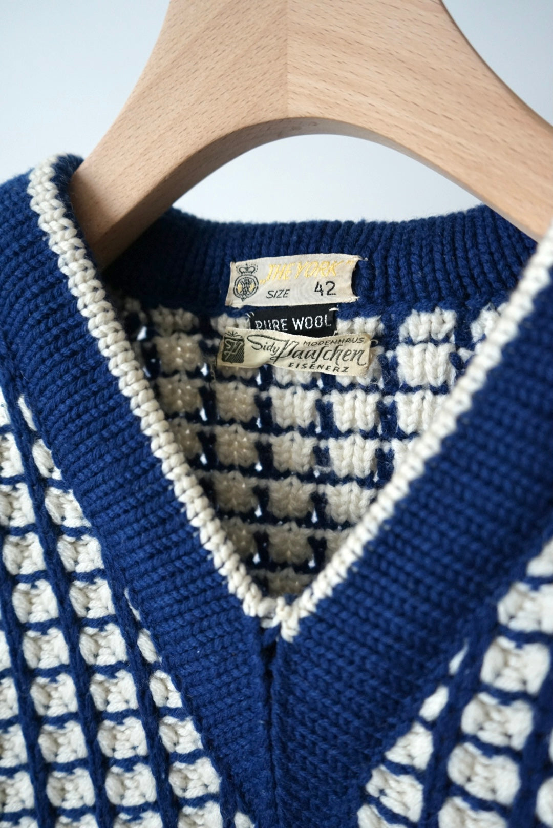 Around 50~60'S vneck plaid knit