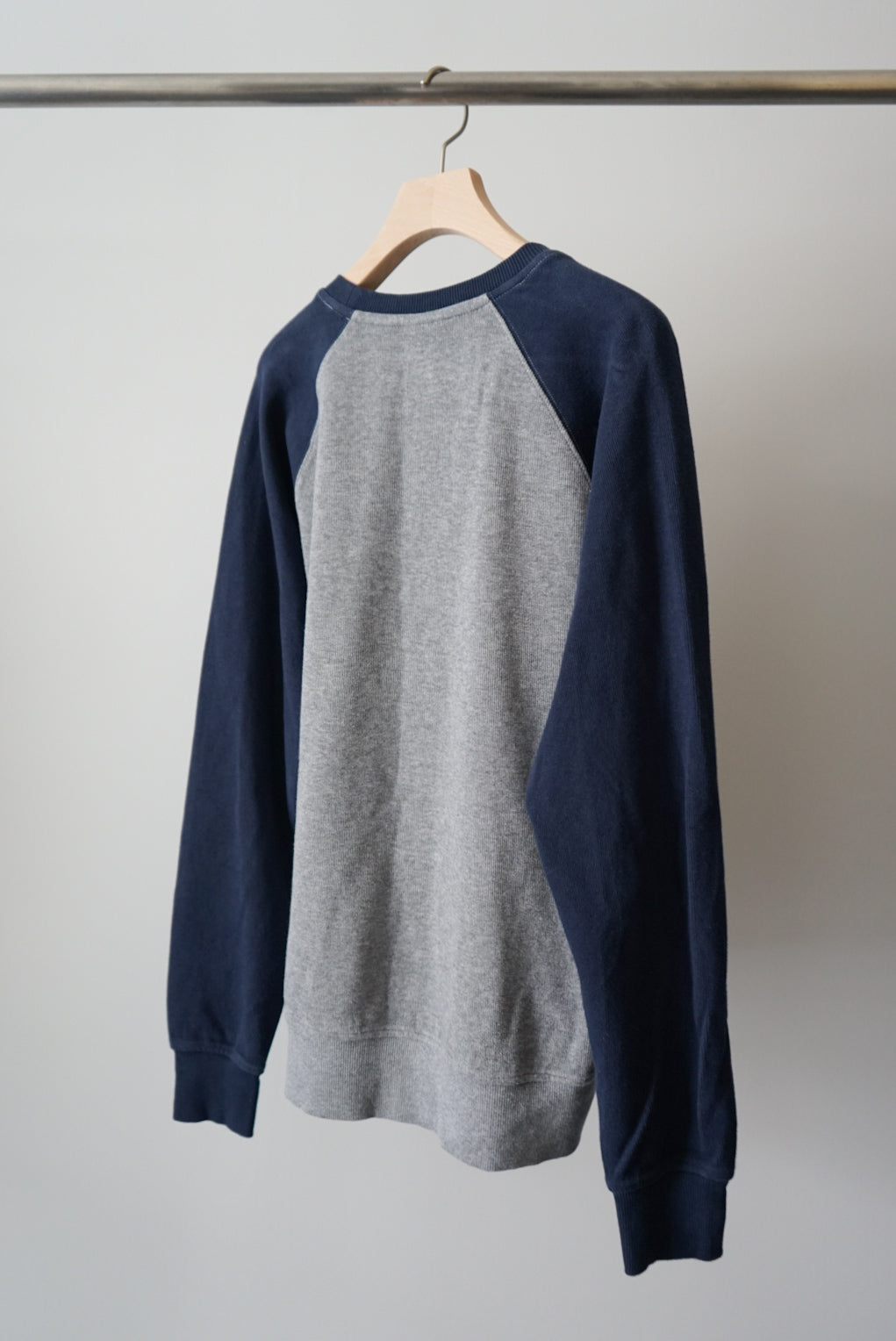 Point logo raglan sleeve sweat