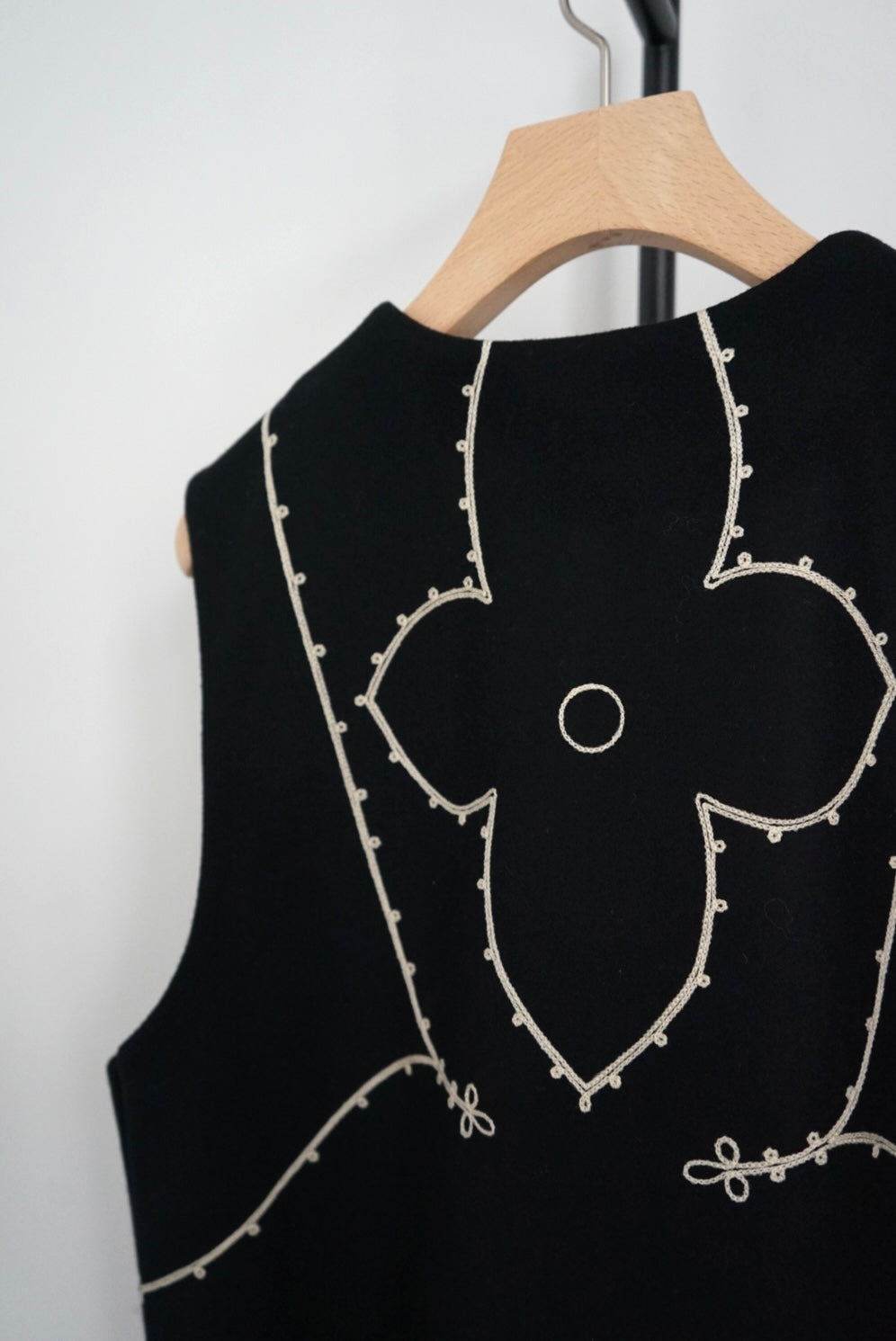 【NOHRA】Melton embroidered vest